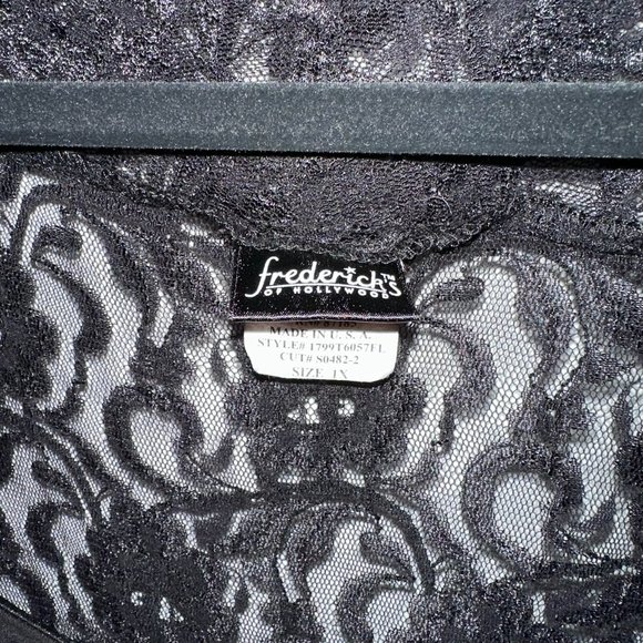 Beautiful Ruffled Sleeveless Vintage Fredericks Top - Picture 5 of 5